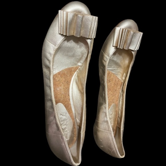 DKNY slip on metallic leather gold shoes sz 10 - Picture 2 of 7